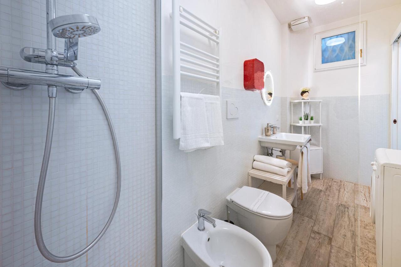 Via Avelli, 4 - Charming - Delightful And Bright 3rd-floor Without Elevator, Overlooking One Of Florence's Beautiful Squares, Exceptionally Located For Exploring The Apartamento *