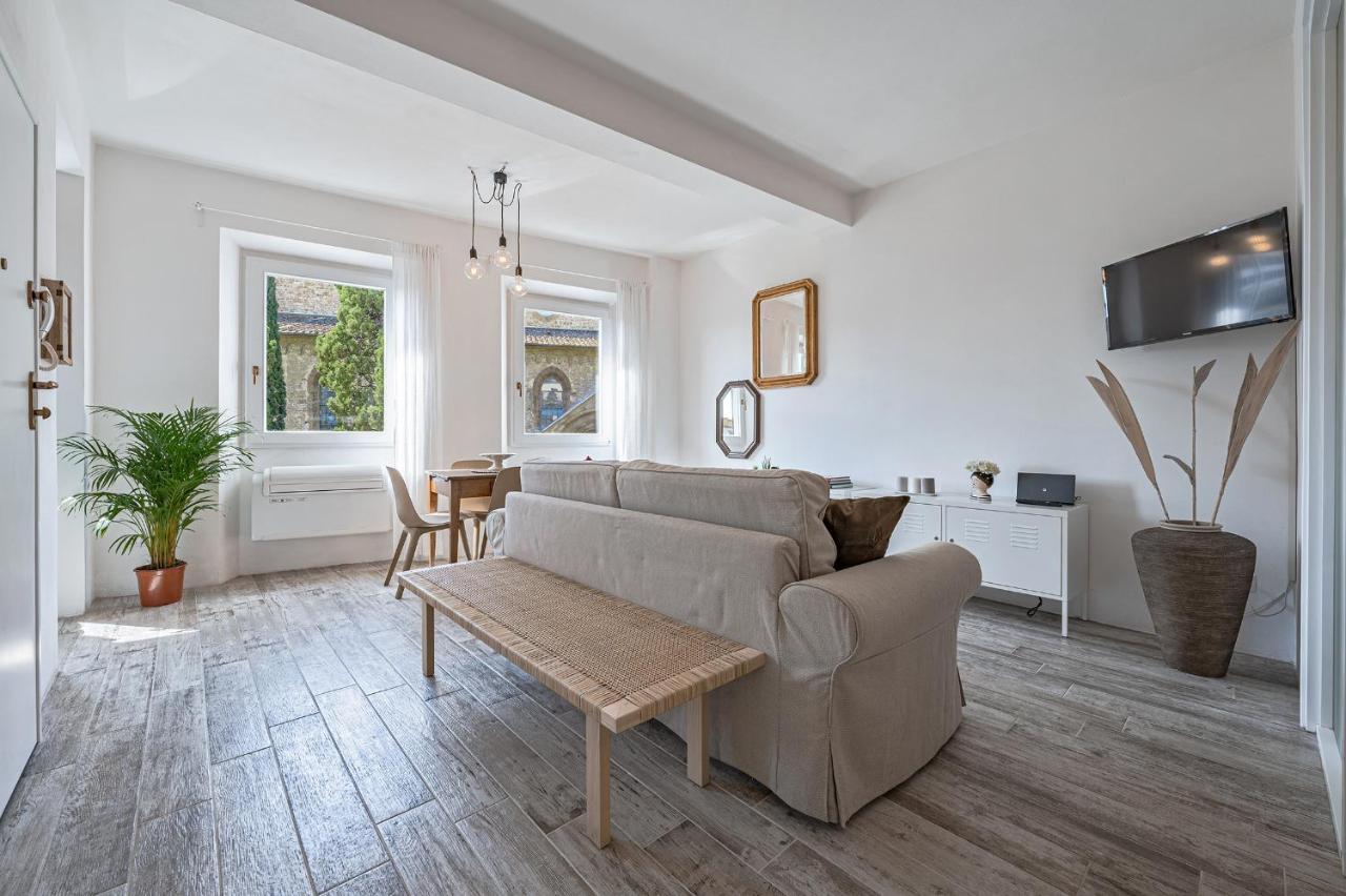 Apartamento Via Avelli, 4 - Charming - Delightful And Bright 3rd-floor Without Elevator, Overlooking One Of Florence's Beautiful Squares, Exceptionally Located For Exploring The